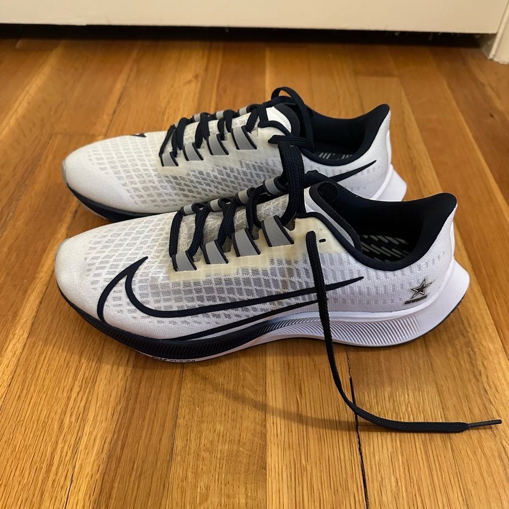 Nike White and Black Athletic Shoes with Sleek Design